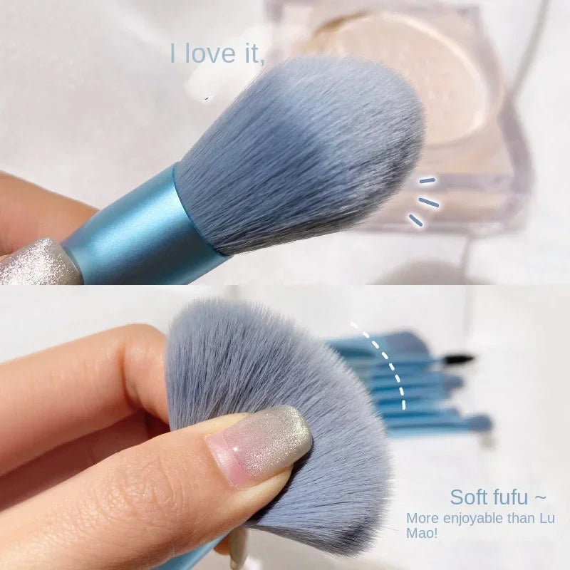 Make-up set with 8 to 13 brushes for the perfect look!