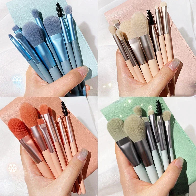 Make-up set with 8 to 13 brushes for the perfect look!