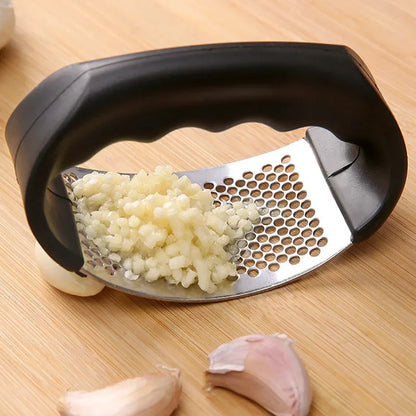 1pcs Stainless Steel Garlic Press Manual Garlic Mincer Chopping Garlic Tools Curve Fruit Vegetable Tools Kitchen Gadgets